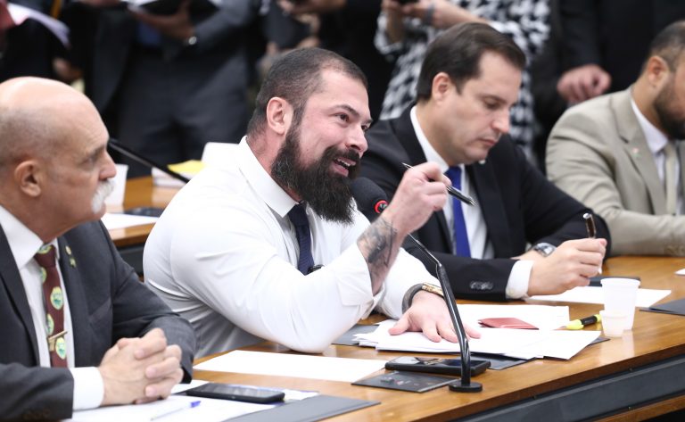Paulo Bilynskyj incluiu dispositivos para resguardar identidades 